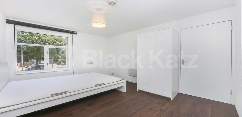 			NEW INSTRUCTION , 4 Bedroom, 1 bath, 1 reception House			 Dunston Road, Clapham Junction